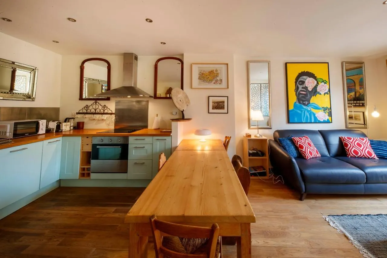 Spacious And Bright Flat Close To The Beach : Heart Of Old Nice Apartment
