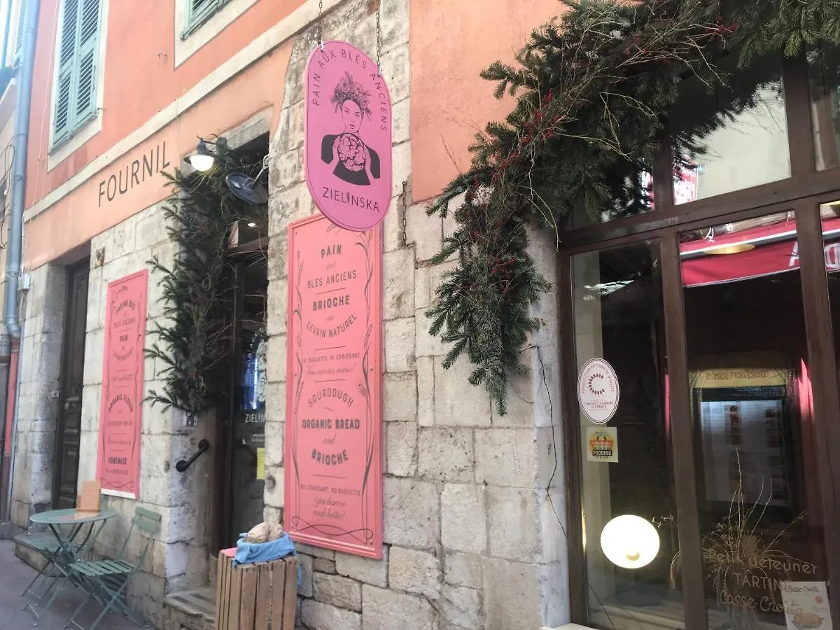 Spacious And Bright Flat Close To The Beach : Heart Of Old Nice Apartment