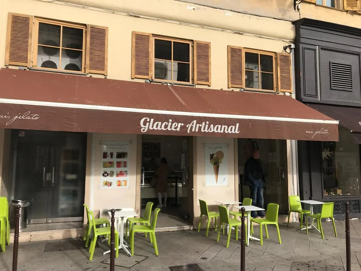 Spacious And Bright Flat Close To The Beach : Heart Of Old Nice 0*,  France