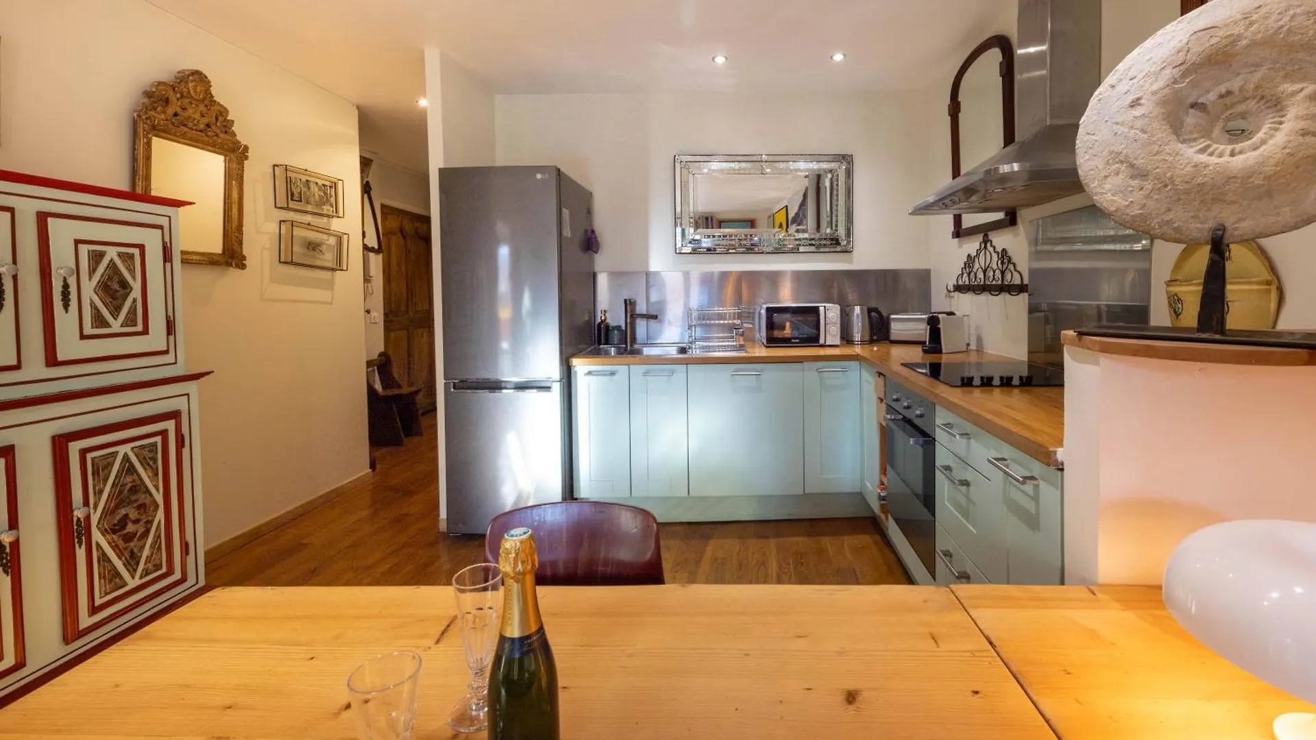 Apartment Spacious And Bright Flat Close To The Beach : Heart Of Old Nice