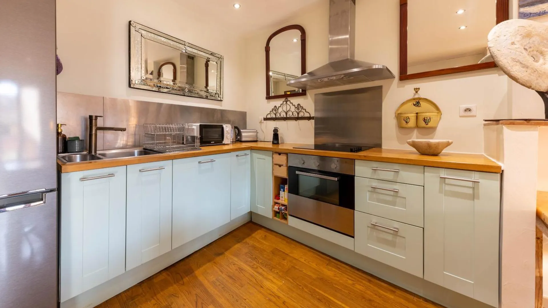 Spacious And Bright Flat Close To The Beach : Heart Of Old Nice