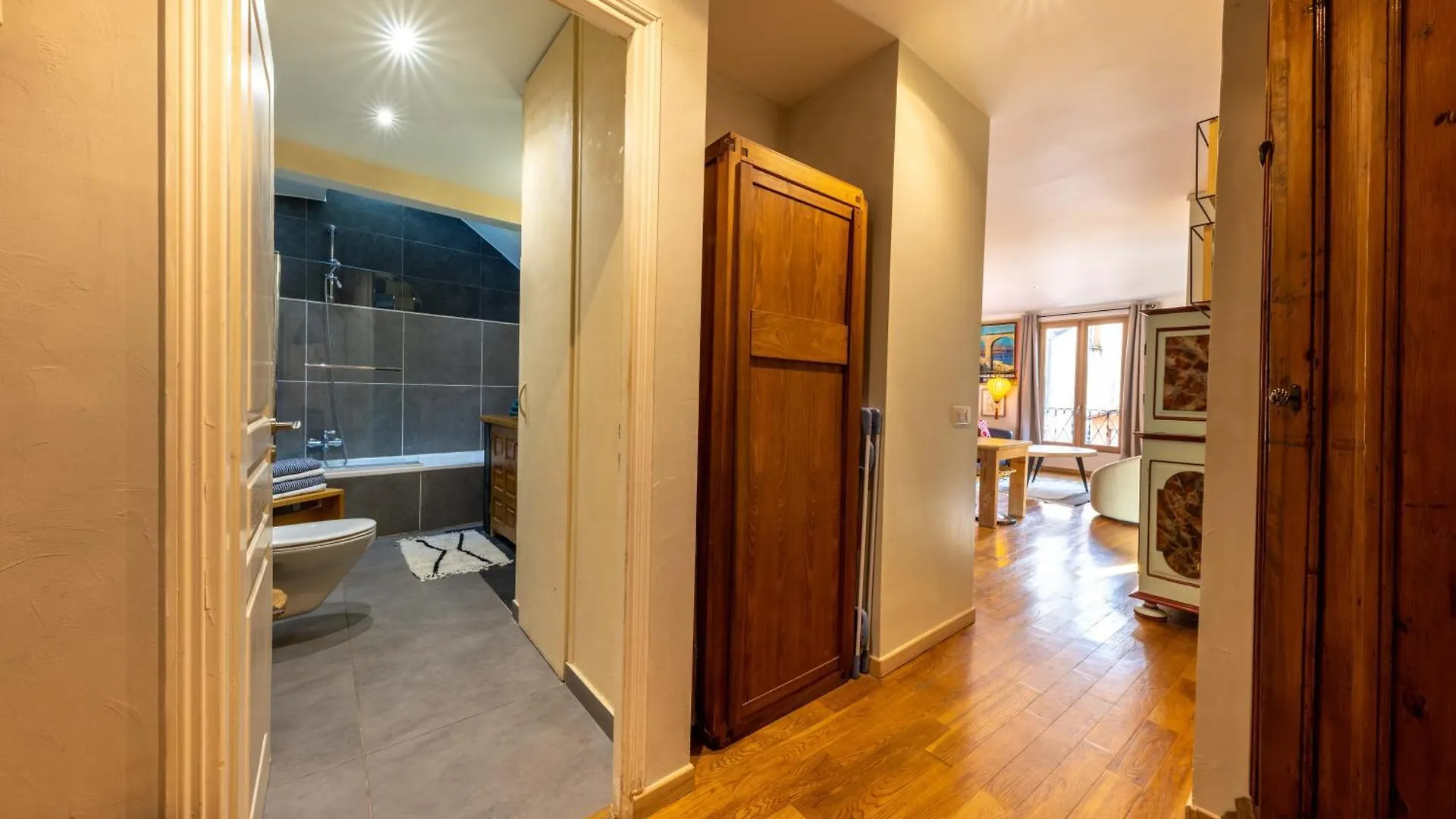 Spacious And Bright Flat Close To The Beach : Heart Of Old Nice Apartment